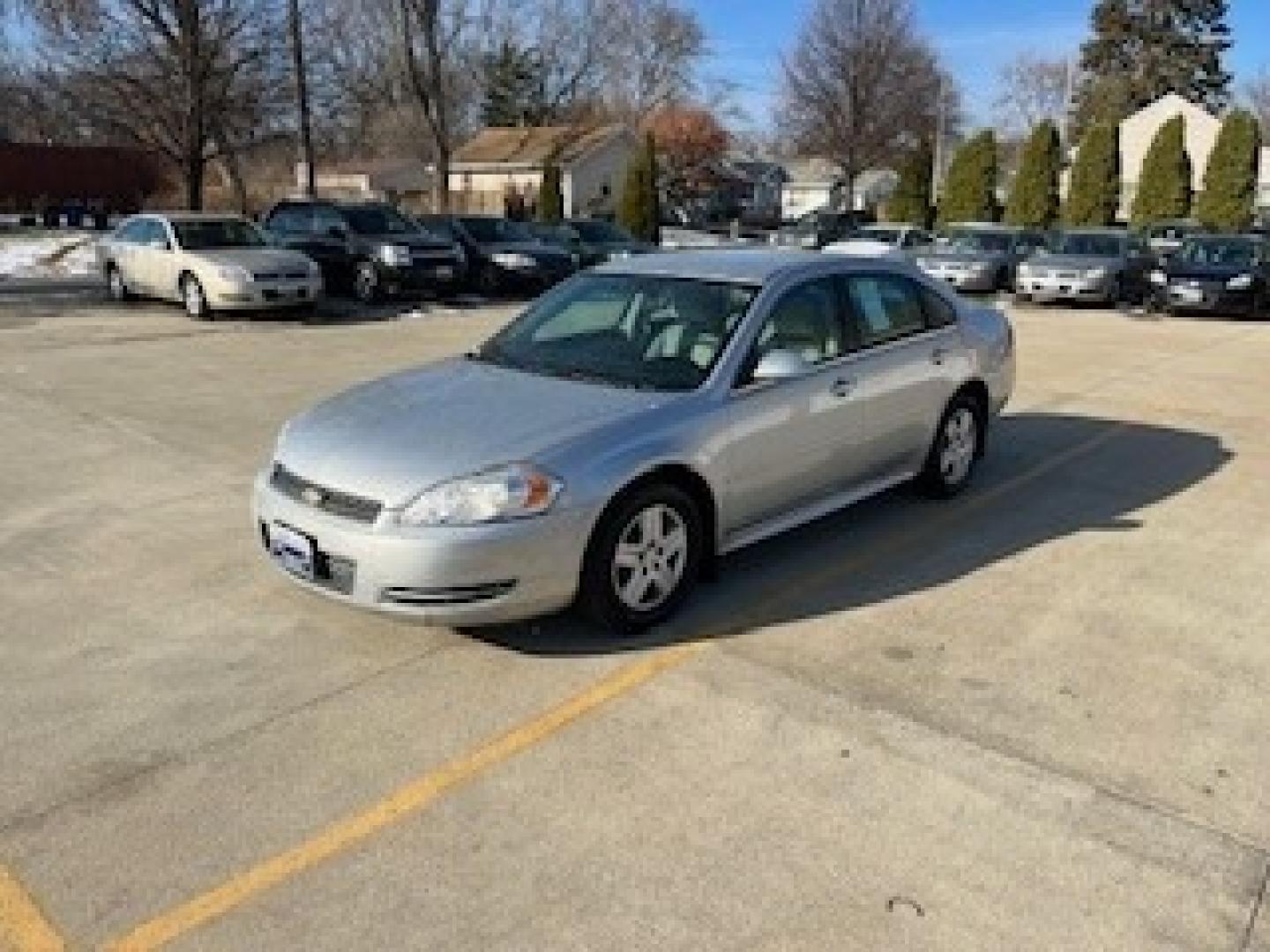 2009 Chevrolet Impala LS (2G1WB57KX91) with an 3.5L V6 OHV 16V FFV engine, 4-Speed Automatic transmission, located at 923 Army Post Rd., Des Moines, IA, 50315, (515) 287-7732, 41.526928, -93.627419 - Photo#0